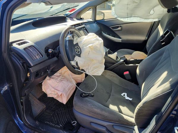 2013 TOYOTA PRIUS — DENT