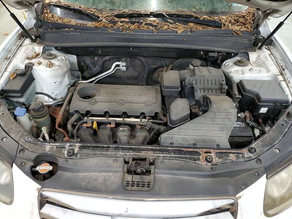 2012 HYUNDAI SANTA FE GL(Middle-low ) — Engine bay