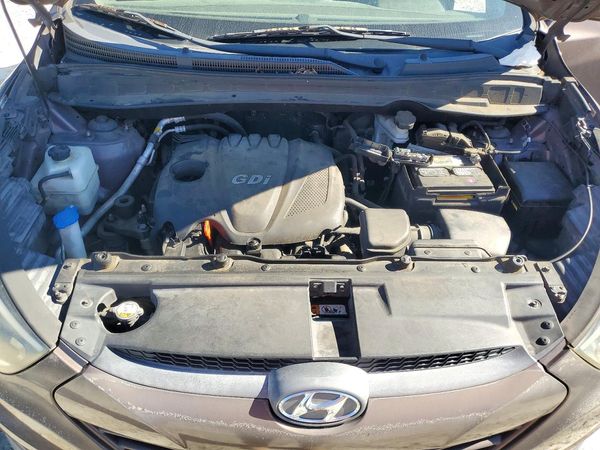 2015 HYUNDAI TUCSON GLS (Middle) — Engine bay
