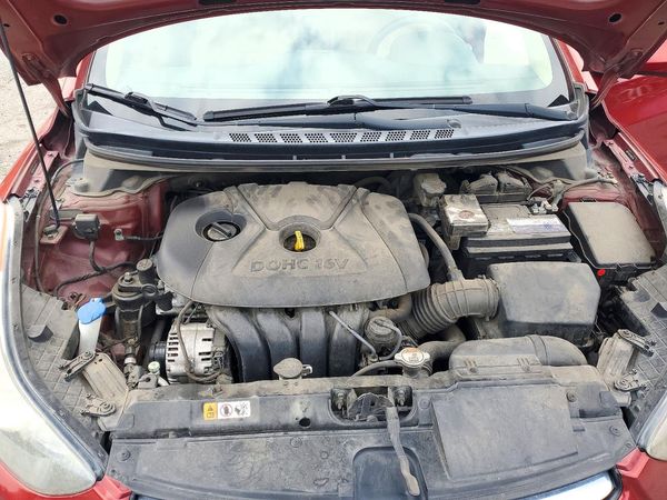 2013 HYUNDAI ELANTRA — Engine bay