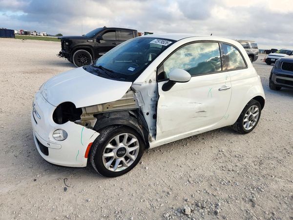 2016 FIAT 500 Easy — Front 3/4