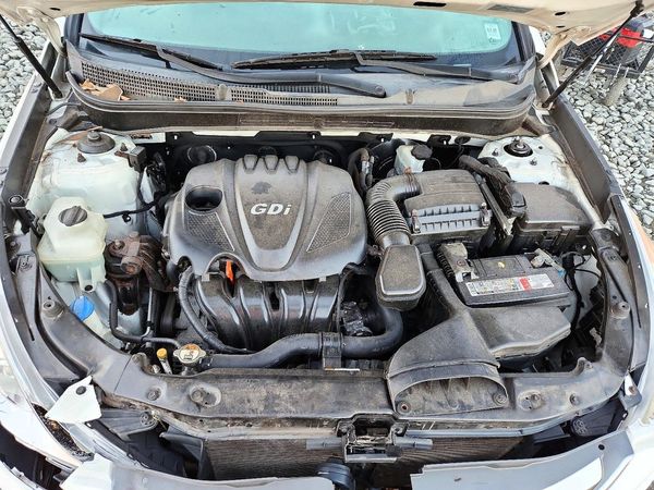 2014 HYUNDAI SONATA GLS/ GLS Popular — Engine bay