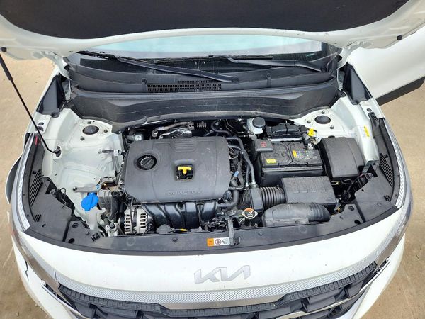 2026 KIA SELTOS LX — Engine bay
