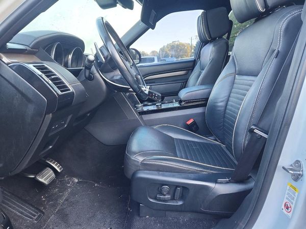2017 LAND ROVER DISCOVERY HSE Luxury — DENT