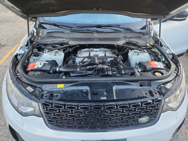 2017 LAND ROVER DISCOVERY HSE Luxury — Engine bay