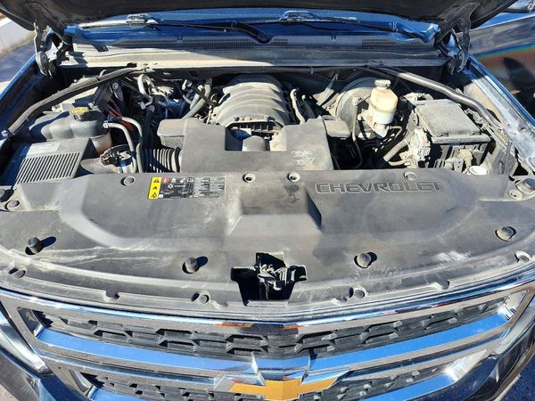2020 CHEVROLET SUBURBAN LT — Engine bay