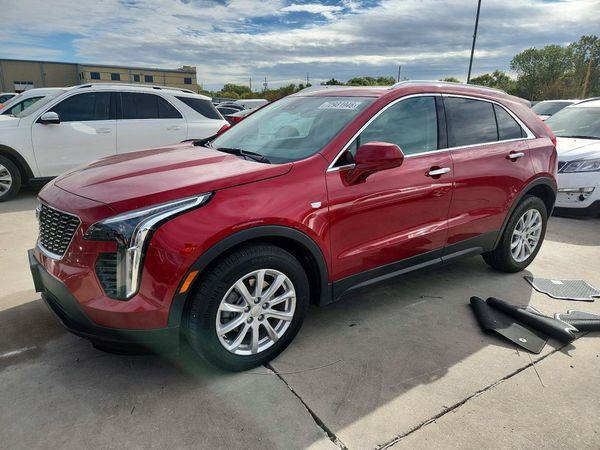 2022 CADILLAC XT4 Luxury — Front 3/4
