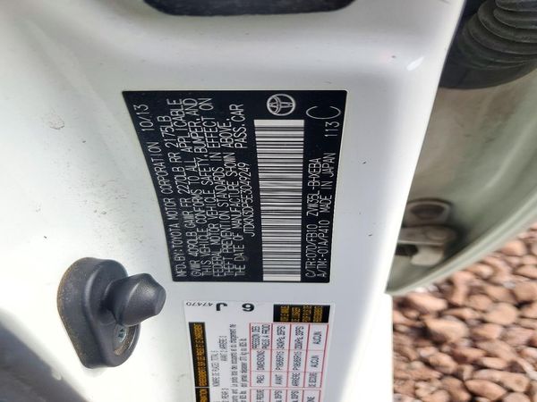 2014 TOYOTA PRIUS — VINS