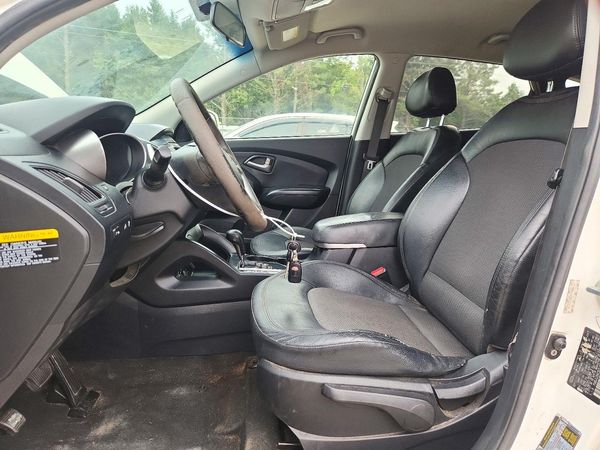 2012 HYUNDAI TUCSON GLS — DENT