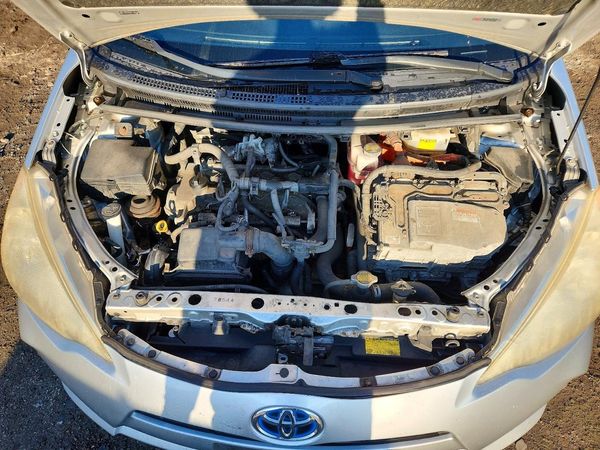 2012 TOYOTA PRIUS — Engine bay