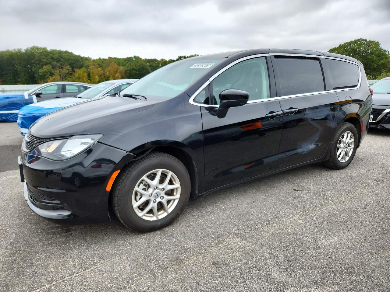 2024 CHRYSLER VOYAGER LX — Front 3/4