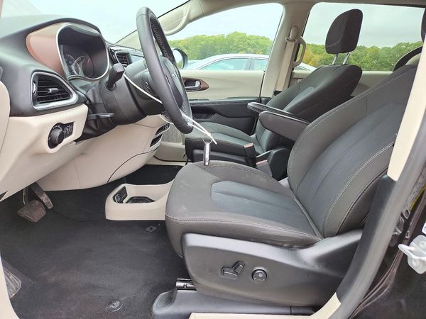 2024 CHRYSLER VOYAGER LX — DENT