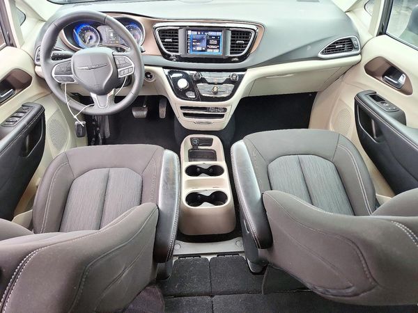 2024 CHRYSLER VOYAGER LX — CKPT