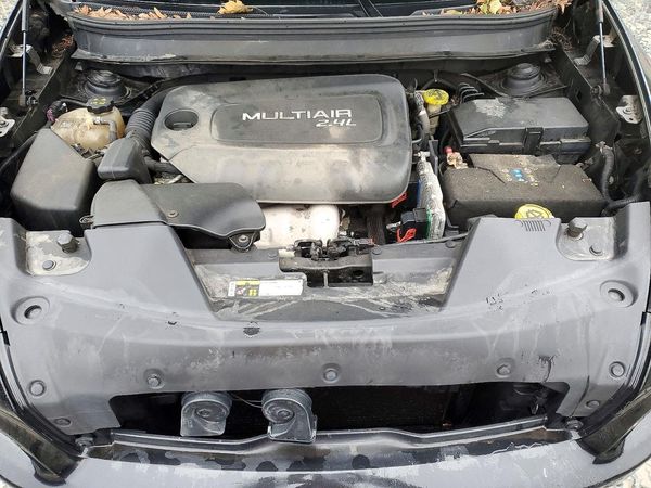 2014 JEEP CHEROKEE Limited — Engine bay