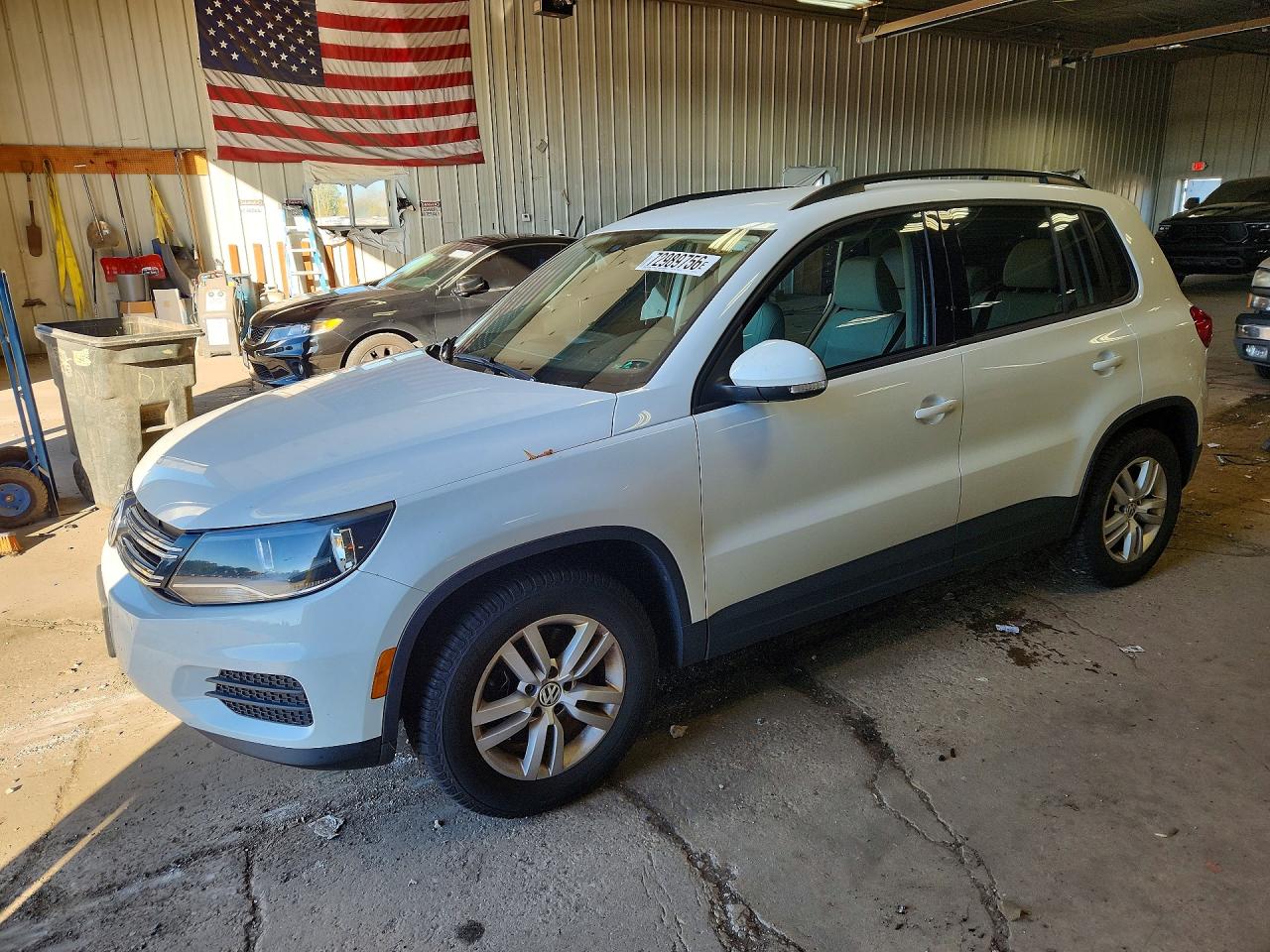 2017 VOLKSWAGEN TIGUAN — Front 3/4