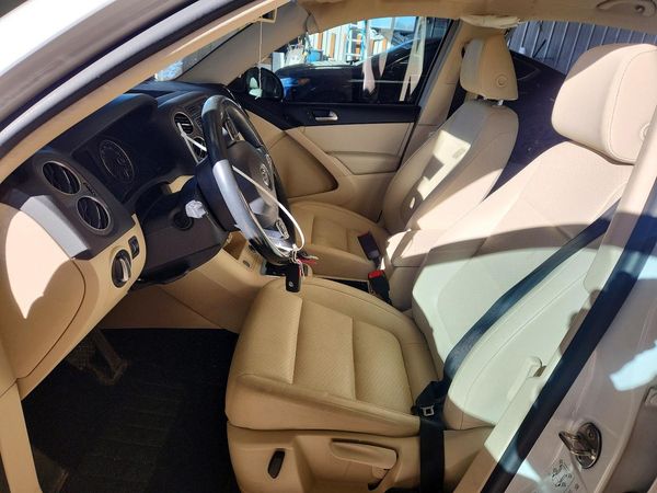 2017 VOLKSWAGEN TIGUAN — DENT