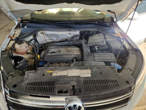2017 VOLKSWAGEN TIGUAN — Engine bay