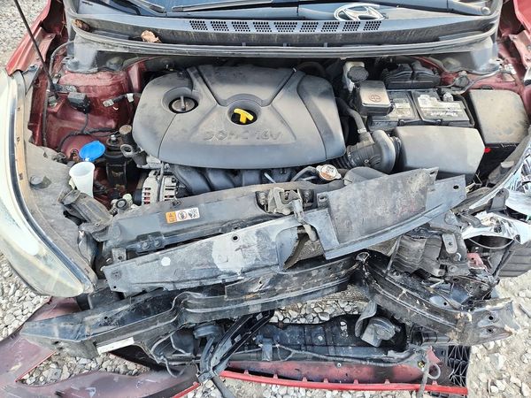 2016 HYUNDAI ELANTRA — Engine bay