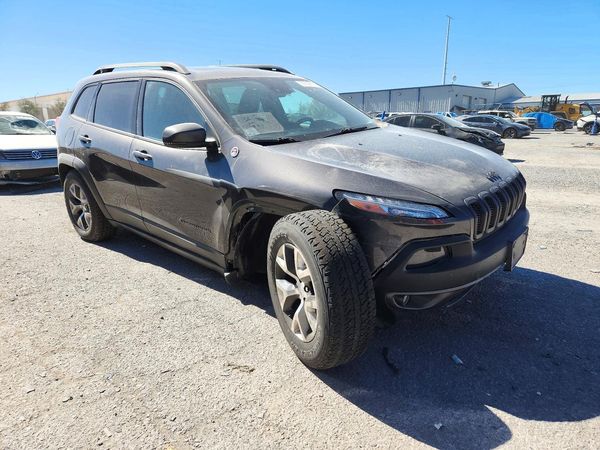 2014 JEEP CHEROKEE Trailhawk — Passenger 3/4
