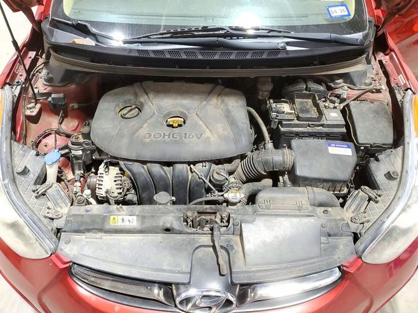 2012 HYUNDAI ELANTRA GLS(Middle grade) — Engine bay