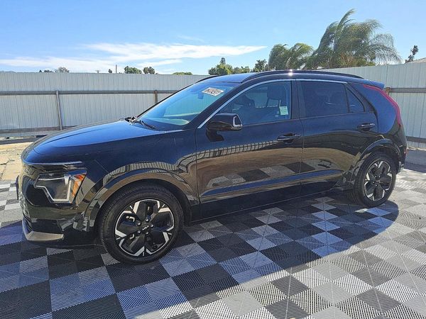 2024 KIA NIRO Wind — Front 3/4