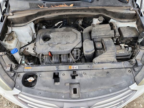 2017 HYUNDAI SANTA FE — Engine bay