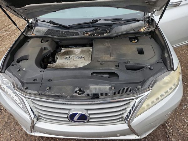 2013 LEXUS RX 450h — Engine bay