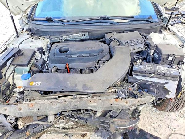 2017 HYUNDAI SONATA — Engine bay