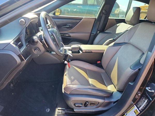 2022 LEXUS ES