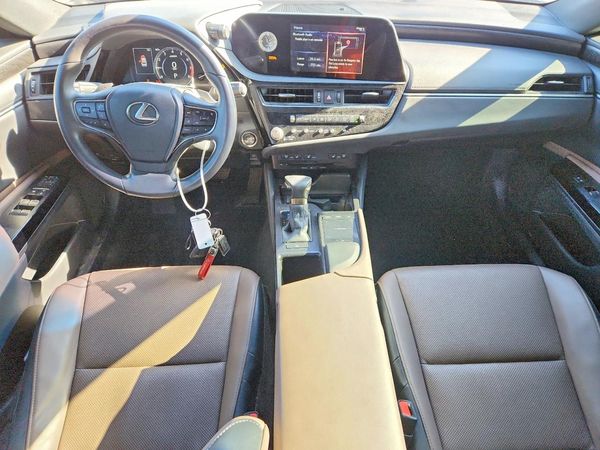 2022 LEXUS ES
