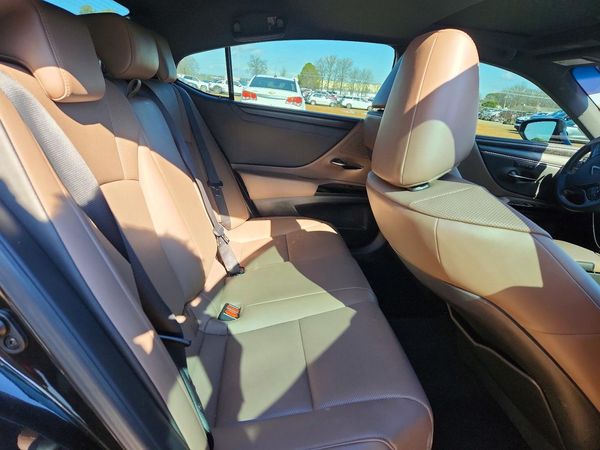 2022 LEXUS ES