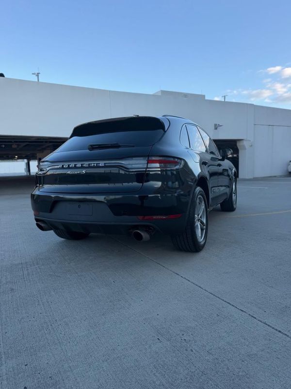 2017 PORSCHE MACAN