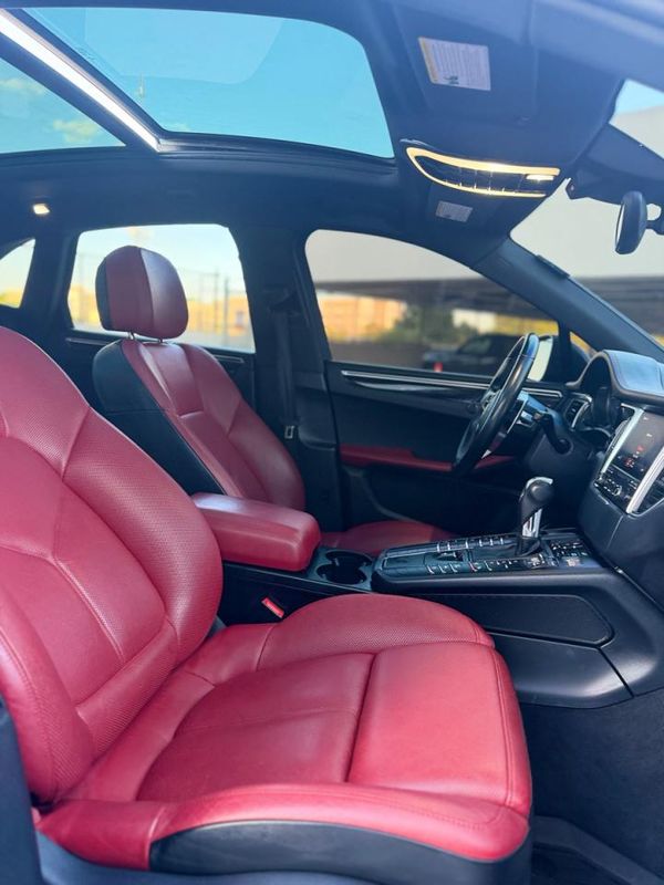 2017 PORSCHE MACAN