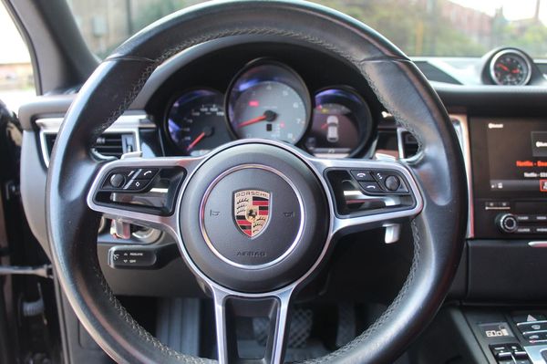 2017 PORSCHE MACAN