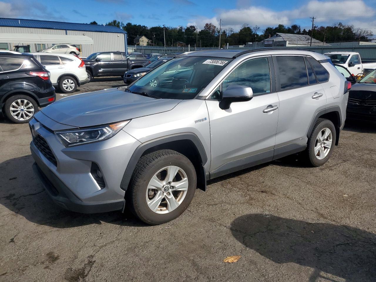 2019 TOYOTA RAV4 — Front 3/4