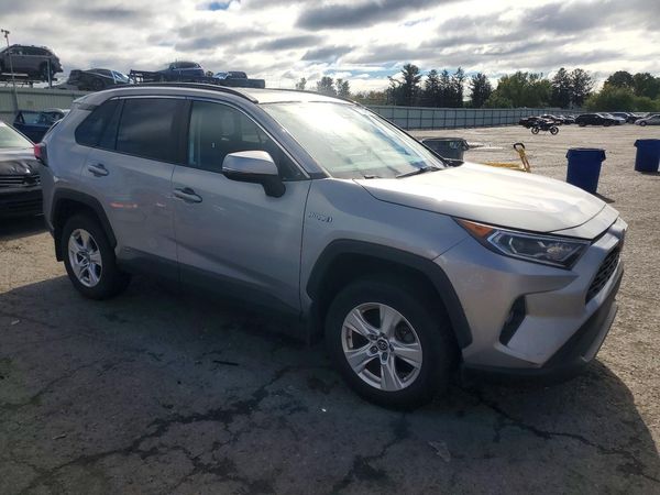 2019 TOYOTA RAV4 — Passenger 3/4
