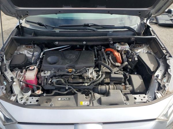 2019 TOYOTA RAV4 — Engine bay