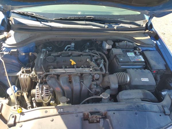 2019 HYUNDAI ELANTRA — Engine bay