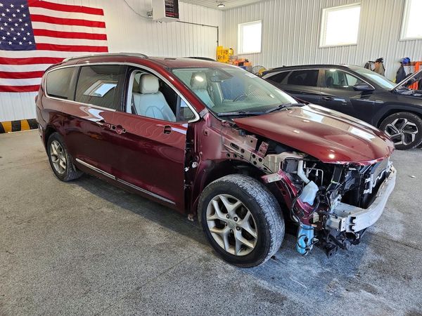 2019 CHRYSLER PACIFICA Limited — Passenger 3/4