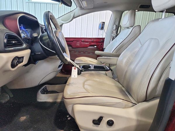 2019 CHRYSLER PACIFICA Limited — DENT