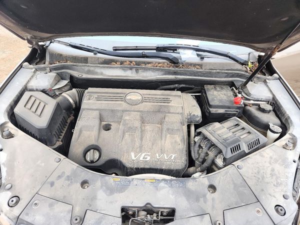 2012 CHEVROLET EQUINOX 2LT — Engine bay
