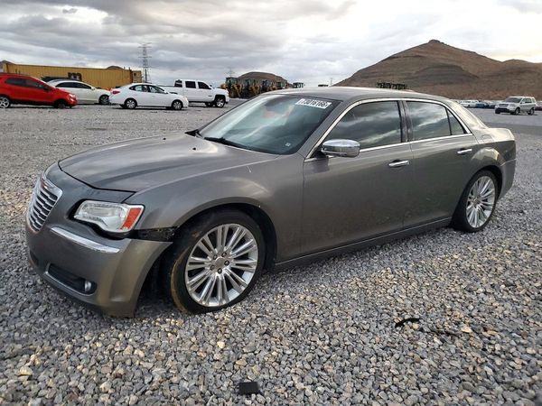 2012 CHRYSLER 300 300C — Front 3/4