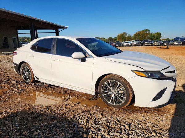 2018 TOYOTA CAMRY — Passenger 3/4