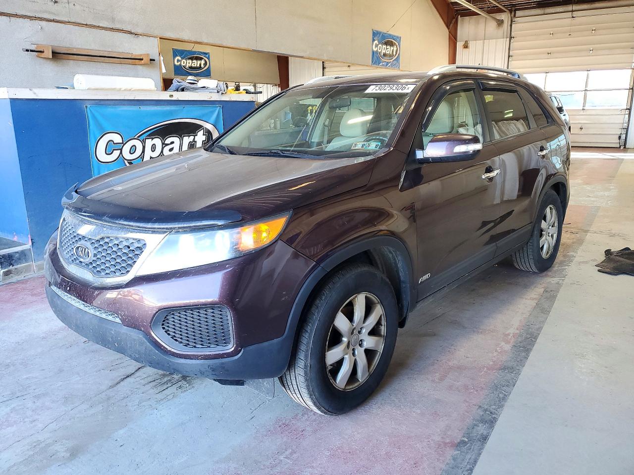 2013 KIA SORENTO Base / LX — Front 3/4