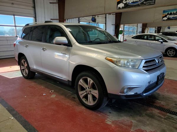 2013 TOYOTA HIGHLANDER Base/Hybrid — Passenger 3/4