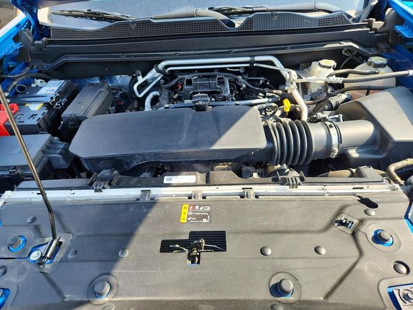 2024 CHEVROLET COLORADO — Engine bay