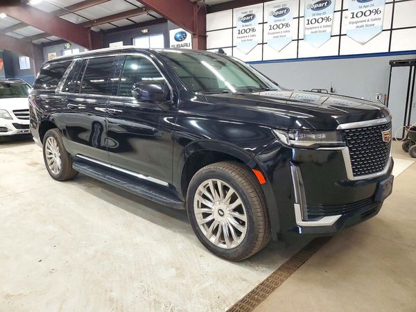 2021 CADILLAC ESCALADE Premium Luxury — Passenger 3/4
