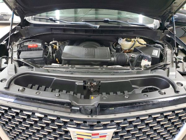 2021 CADILLAC ESCALADE Premium Luxury — Engine bay
