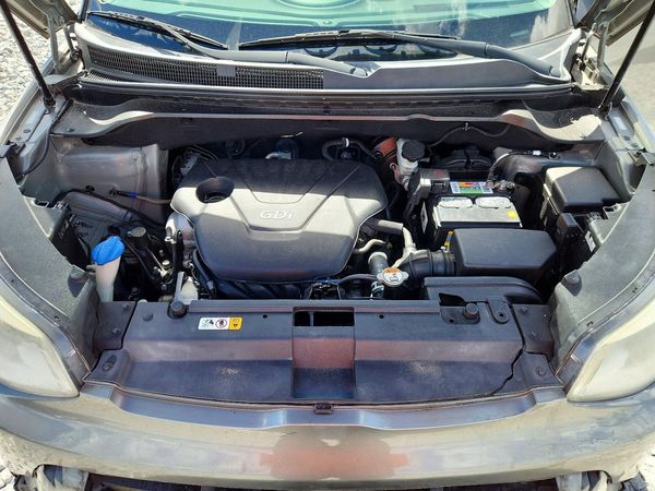 2016 KIA SOUL Plus — Engine bay