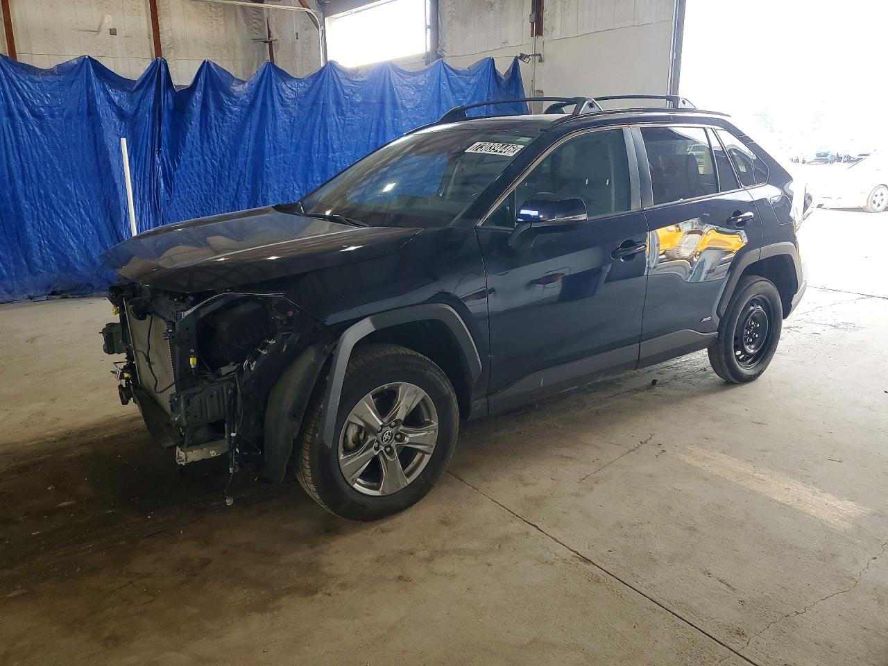 2023 TOYOTA RAV4 XLE — Front 3/4